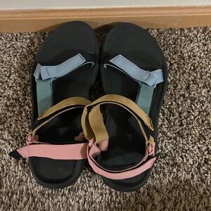 Teva women’s shoes